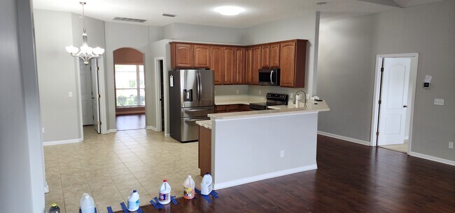 Building Photo - 3051 Tower Oaks Dr