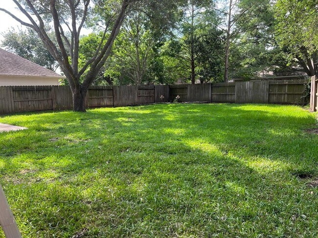 Building Photo - 6622 High Knoll Dr