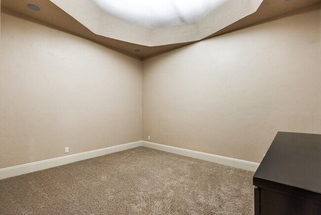 Building Photo - Gorgeous Custom Home on a corner lot in Ventanas - East El Paso!