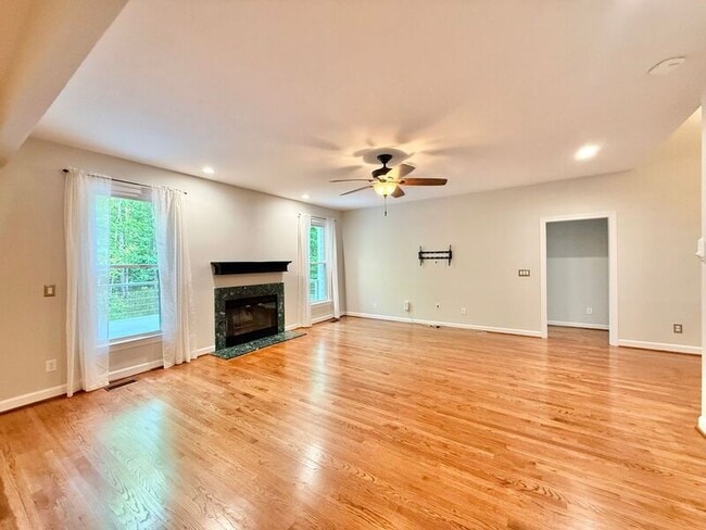 Building Photo - 9412 Springdale Dr