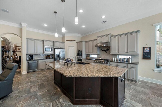 Building Photo - 1923 Graystone Hills Dr