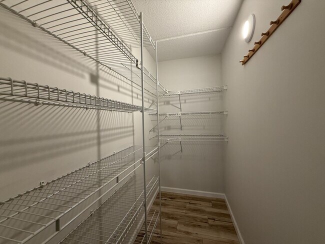 Building Photo - Remodeled 2-Bedroom!