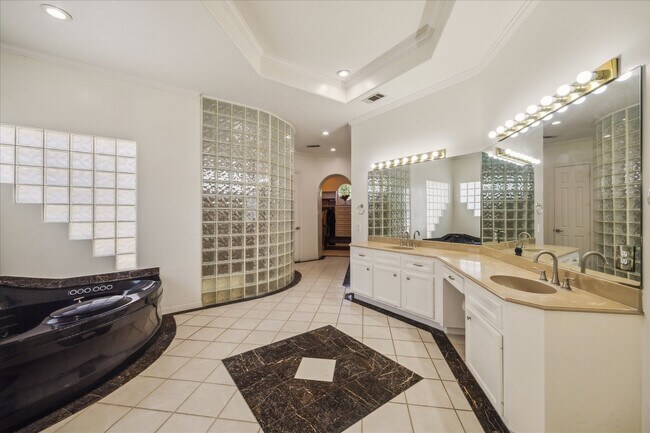 Building Photo - 14 Lake Mist Ct