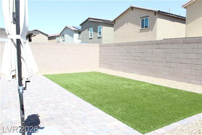 Building Photo - AMAZING 4 BEDROOM IN THE HEART OF ALIANTE