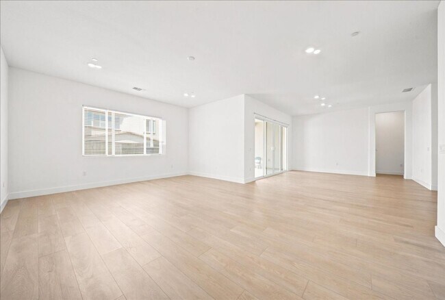 Building Photo - 12725 Parakeet Wy