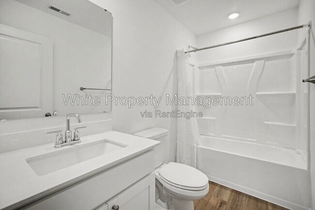 Building Photo - 319 W 18th St