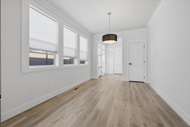 Building Photo - Heart of Eagle 3 Bed 2.5 Bath