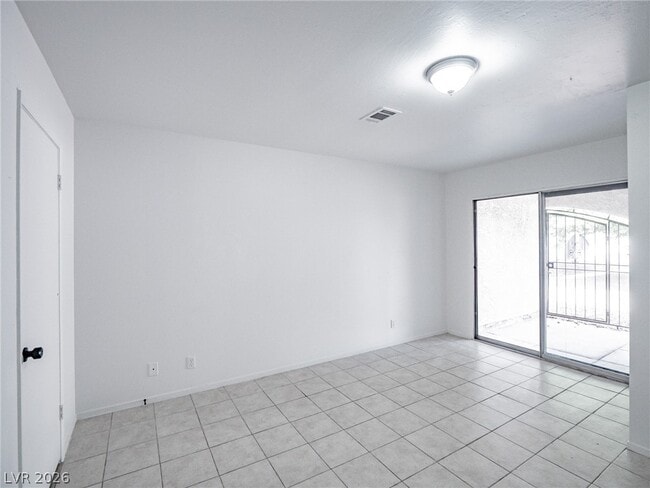 Building Photo - 825 Hedge Way