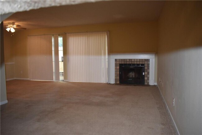 Building Photo - 6701 Dickens Ferry Rd