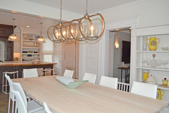 Building Photo - 16 S Somerset Ave