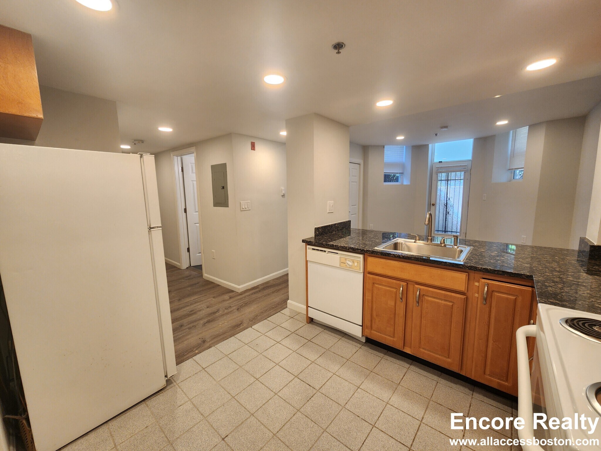 Building Photo - 24 Queensberry St