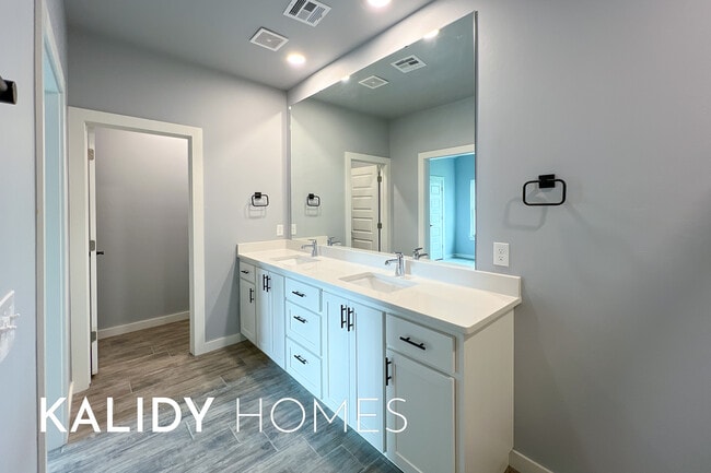 Building Photo - 520 Kearny Ln