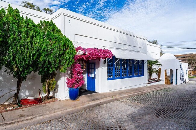 Building Photo - 5101 Balcones Dr
