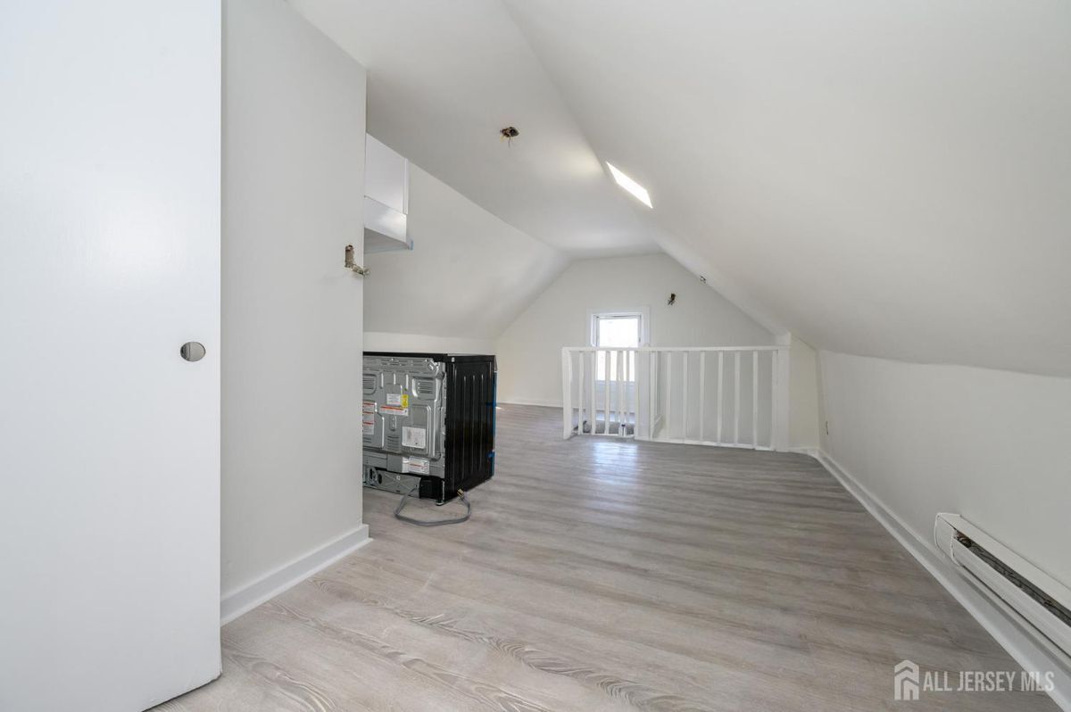 Building Photo - 377 Delavan St