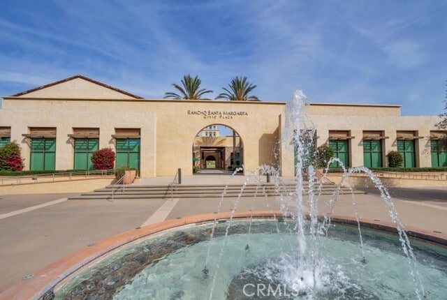 Building Photo - 2 Vía Entrada