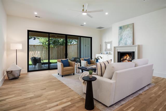 Building Photo - 5836 Kenwood Ave