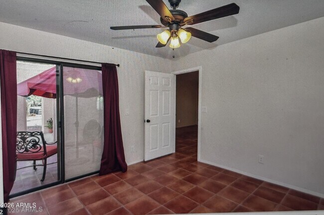 Building Photo - 33 E Beck Ln