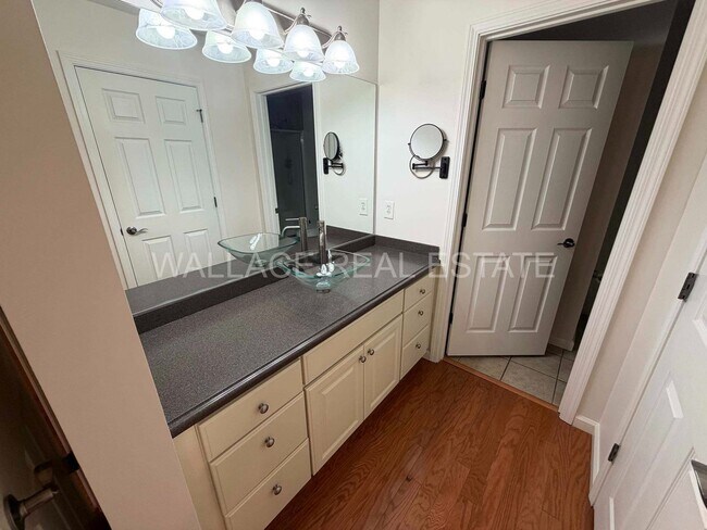 Building Photo - SPACIOUS 3 BEDROOM CONDO IN ANDERSON RIDGE ON GLEASON DRIVE!!