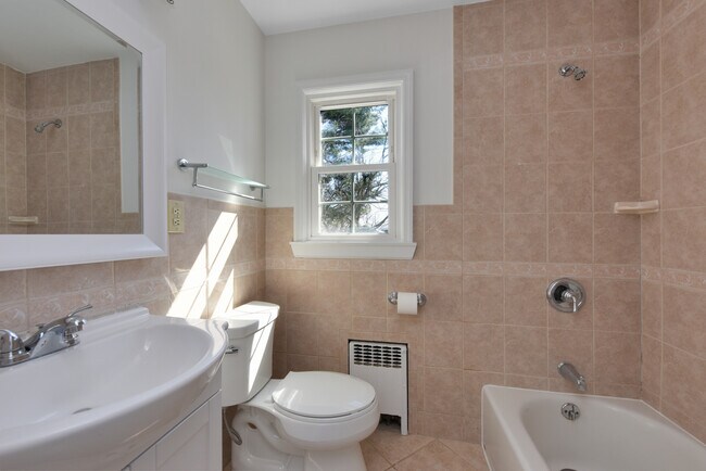 Building Photo - 6 Dunes Ln