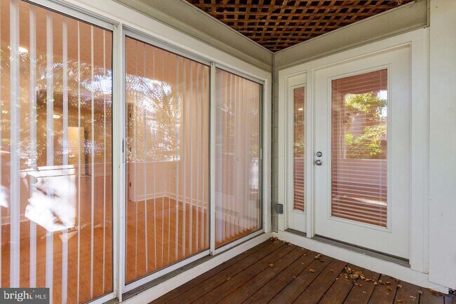 Building Photo - 5801 Linden Square Ct