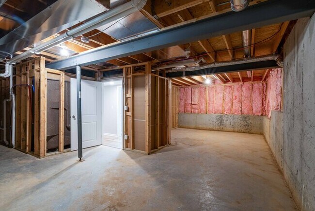 Building Photo - Fantastic 4bd/3ba home! Coming soon!