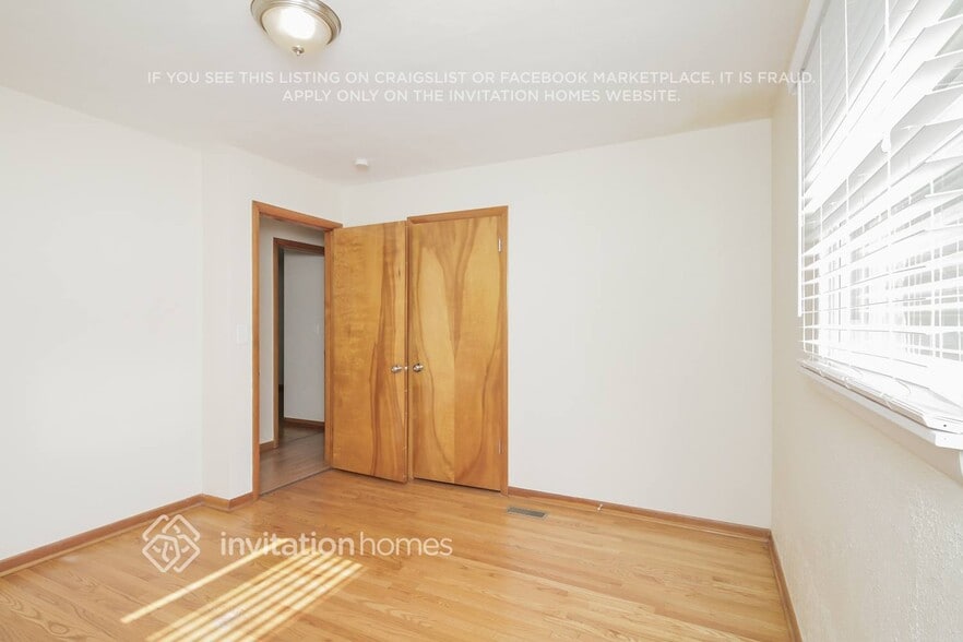 Building Photo - 301 S Reedwood Dr