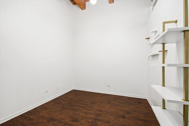 Building Photo - 525 W Superior St