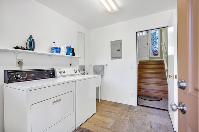 Building Photo - 2641 Moolio Pl