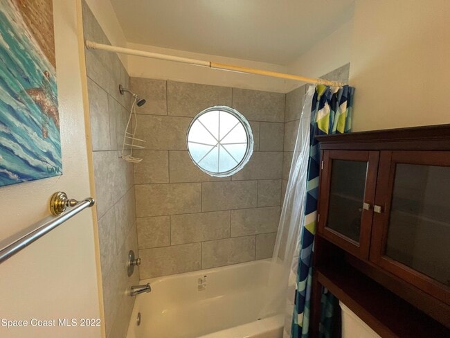 Building Photo - 1425 Malibu Cir NE