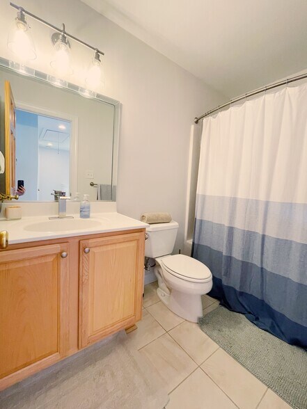 Bathroom (3rd Floor) - 4644 Lake Dr