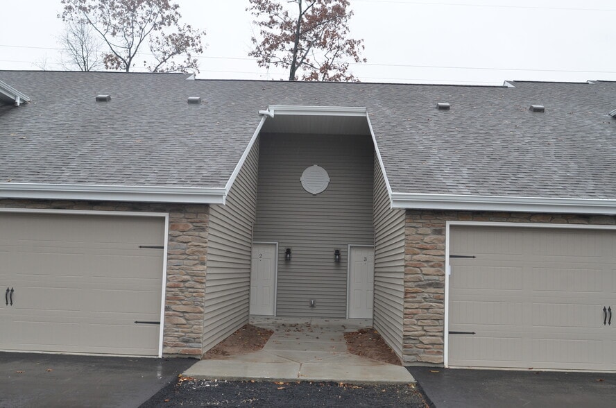 Building Photo - 301 Valley Rd