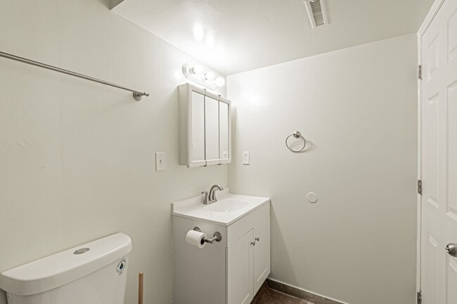 Building Photo - Affordable 4BD, 2BA East Denver Home