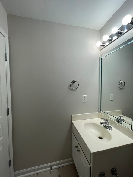 Building Photo - 3825 Cherokee Woods Way