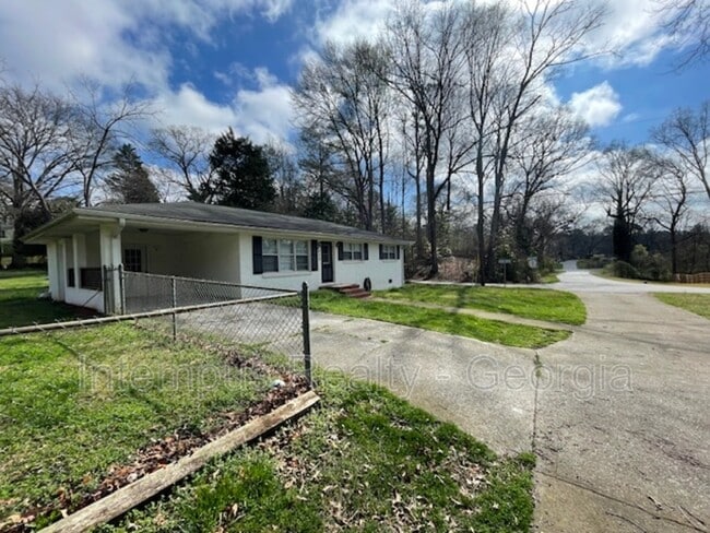 Building Photo - 633 White St