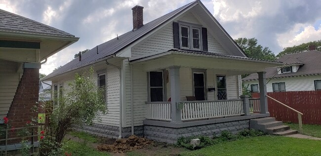 Building Photo - 1319 S 10th St