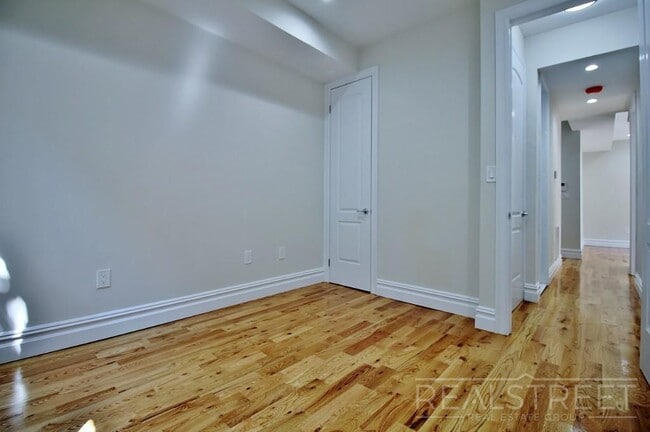 Building Photo - NEW 3 Bed in Crown Heights
