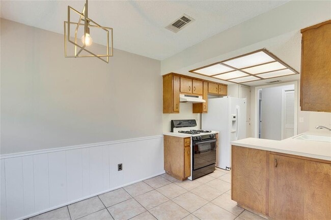 Building Photo - 10407 Button Quail Dr