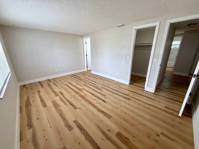 Building Photo - NEW PRICE!- Beautifully Updated 2/2 Home