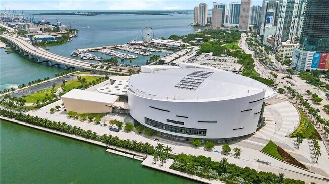 Building Photo - 900 Biscayne Blvd