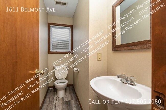 Building Photo - 1611 W Belmont St