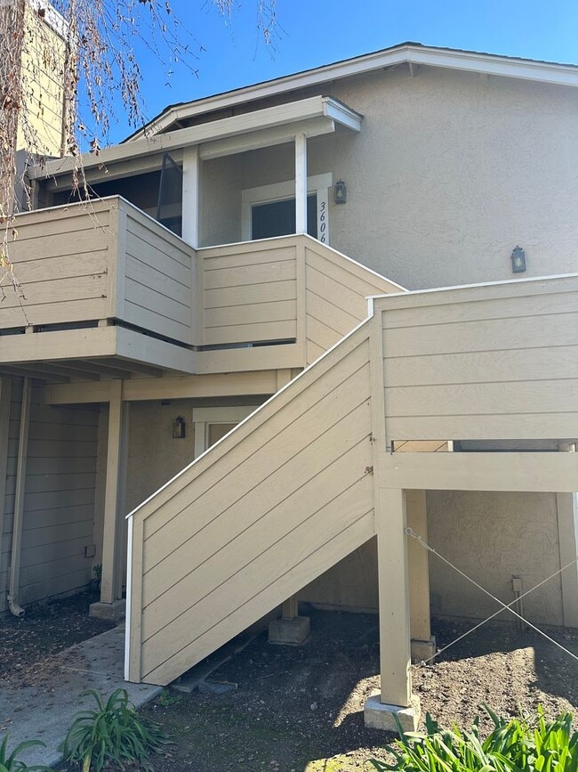 Building Photo - Beautiful & Large 2bd/ 2ba Condo