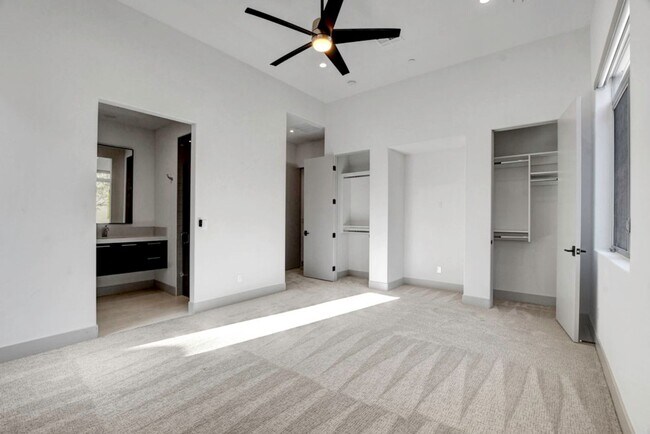 Building Photo - MacDonald Highlands Beauty With Awesome Views
