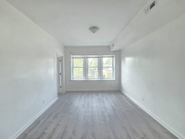 Building Photo - 1943 W 63rd St