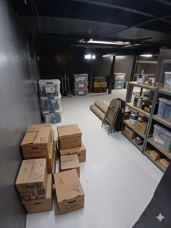 Building Photo - 1610 Post Ave