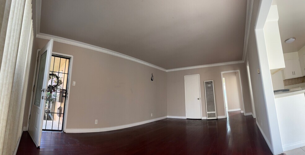 Building Photo - 7921 Crenshaw Blvd