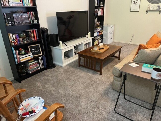 Building Photo - 6260 N Old McDonald Dr