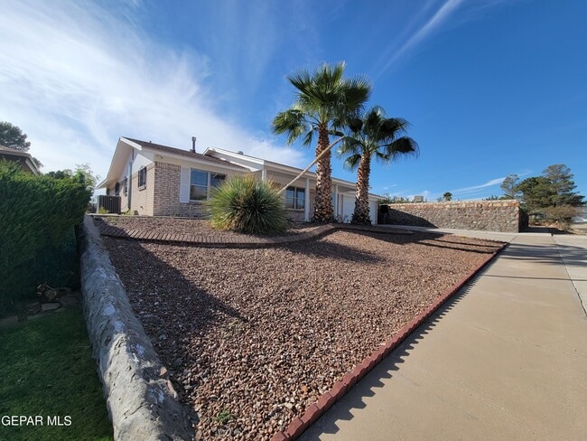 Building Photo - 305 Garden Grove Ln