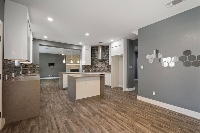 Building Photo - 11416 Flushwing Dr