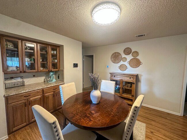 Building Photo - 81 Family Cir