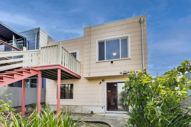 Building Photo - Beautiful Updated 3BD/2BA + Bonus Room Hom...